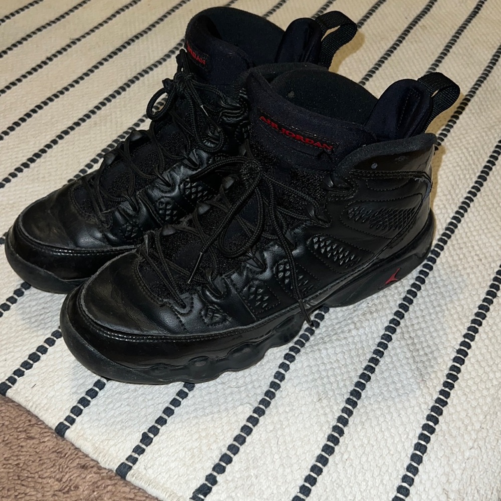 Jordan sneakers 7y black